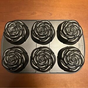 Nordic Ware Rose Cakelet Pan - Black